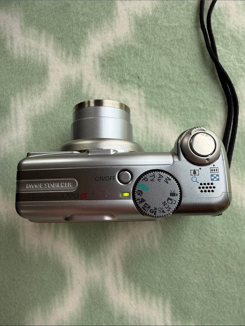 Canon Powershot A720 IS Silver Point-and-Shoot Digital Camera with Carrying Case - Picture 8 of 16